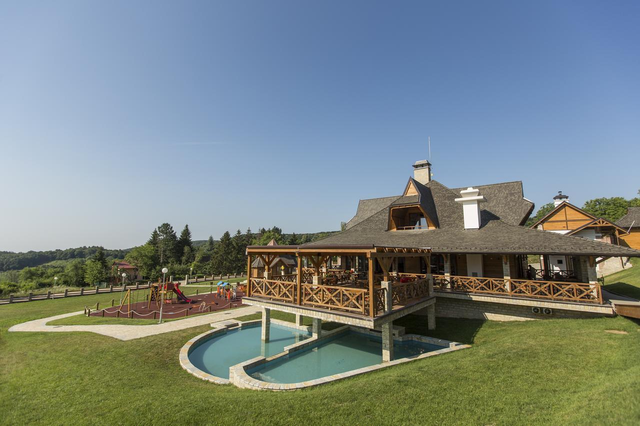 Etno Naselje Vrdnicka Kula Bed and Breakfast Vrdnik Exteriör bild