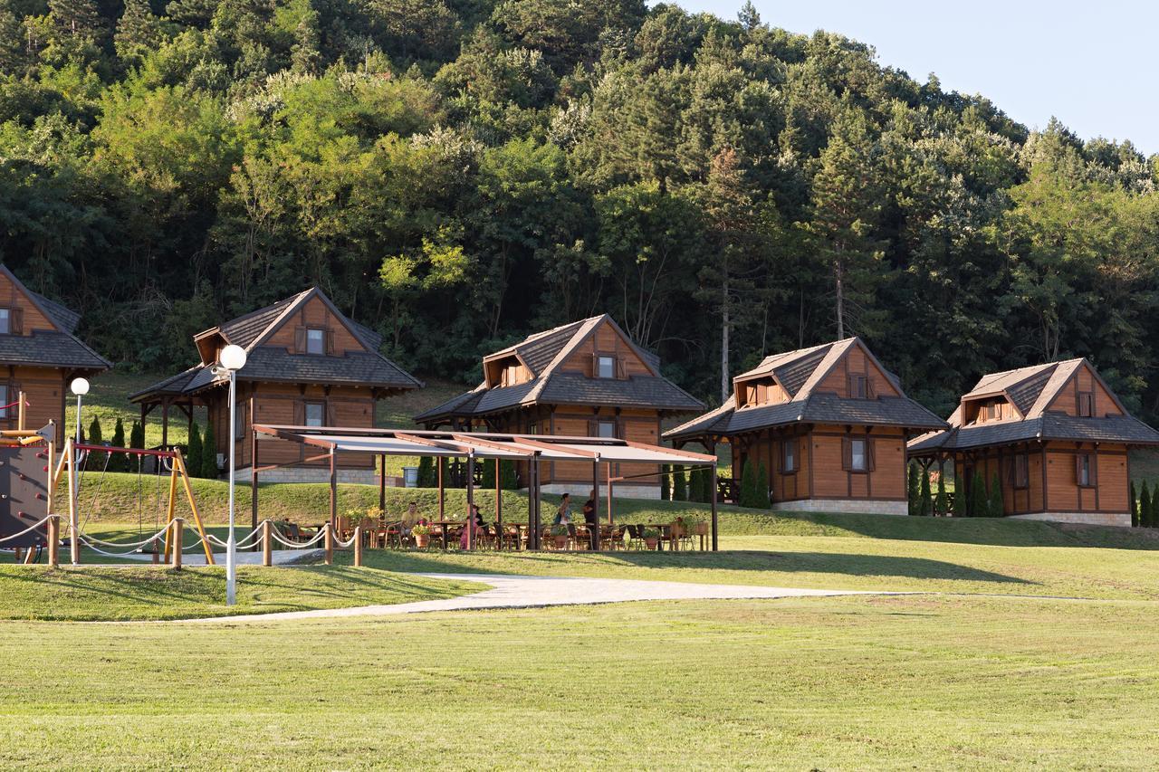 Etno Naselje Vrdnicka Kula Bed and Breakfast Vrdnik Exteriör bild