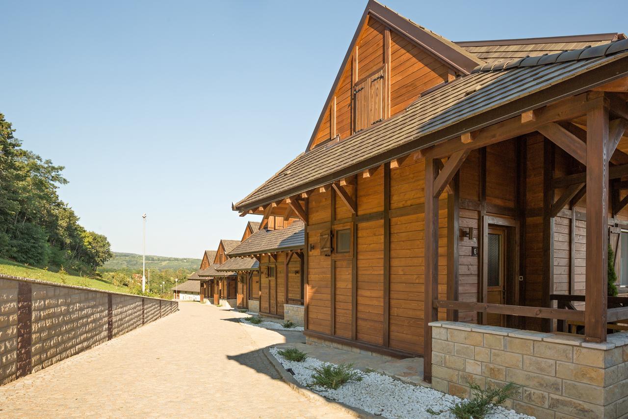 Etno Naselje Vrdnicka Kula Bed and Breakfast Vrdnik Exteriör bild