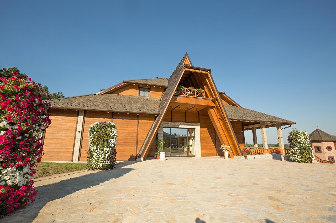 Etno Naselje Vrdnicka Kula Bed and Breakfast Vrdnik Exteriör bild