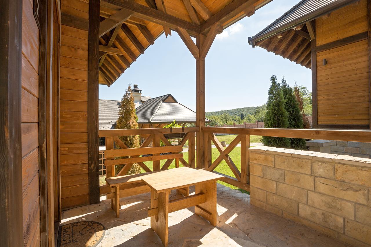 Etno Naselje Vrdnicka Kula Bed and Breakfast Vrdnik Exteriör bild