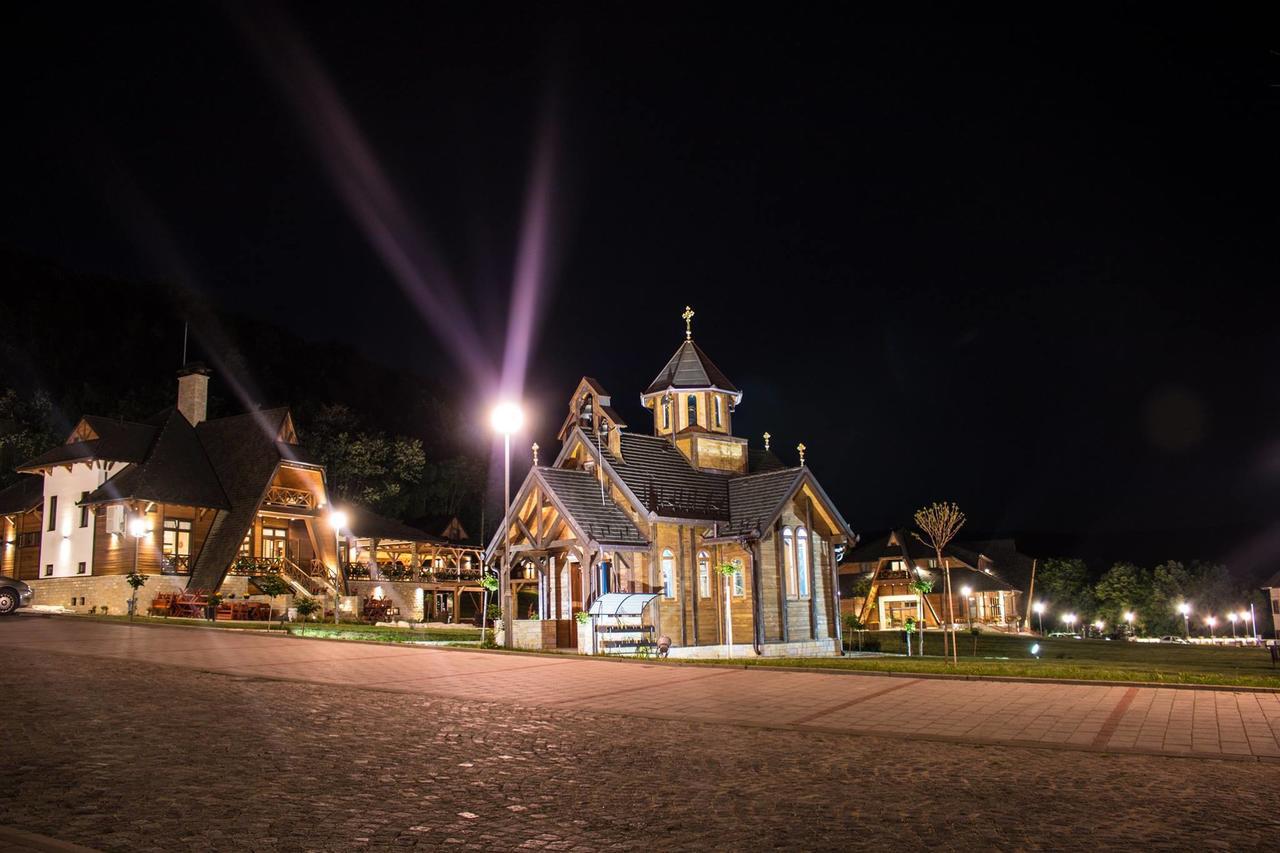 Etno Naselje Vrdnicka Kula Bed and Breakfast Vrdnik Exteriör bild