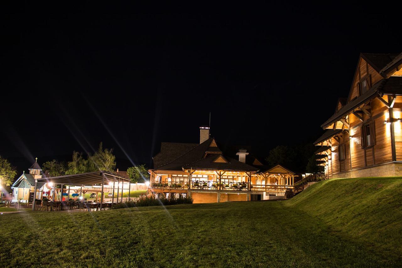 Etno Naselje Vrdnicka Kula Bed and Breakfast Vrdnik Exteriör bild