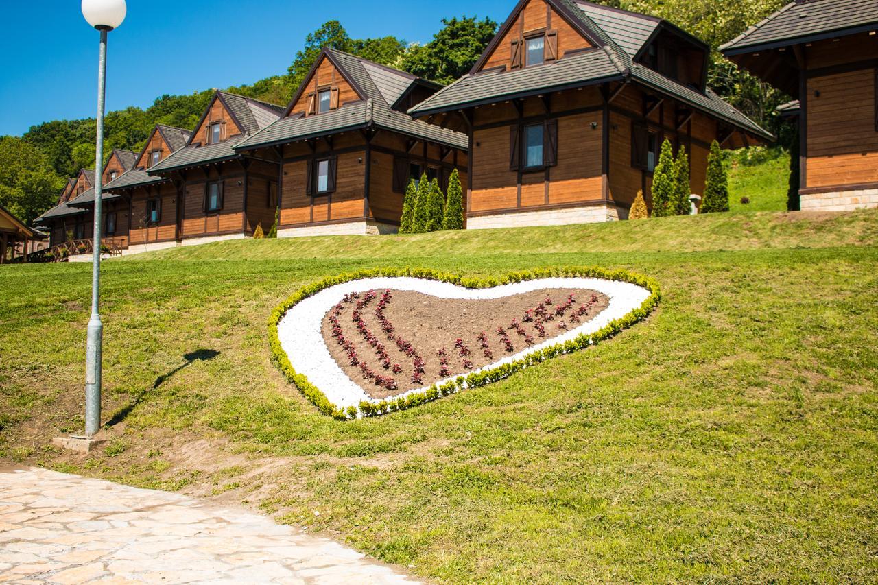 Etno Naselje Vrdnicka Kula Bed and Breakfast Vrdnik Exteriör bild